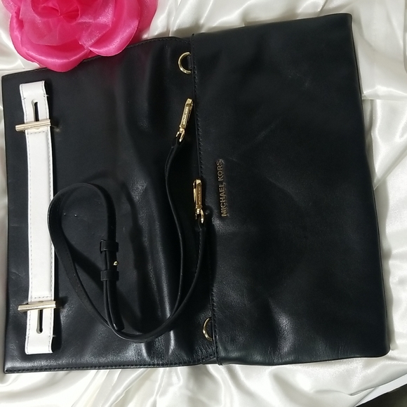 MICHAEL KORS CHELSEY LGE CLUTCH IN BLACK AND WHITE - Picture 4 of 8